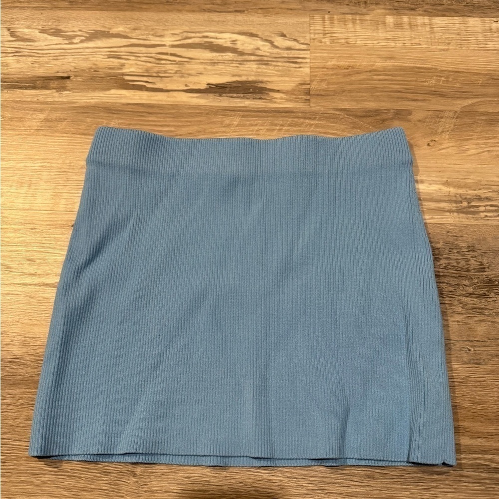 ZARA MINI SKIRT - SIZE S (stretchy material)